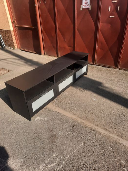 Comoda Tv cu 3 sertare plus loc de depozitat
