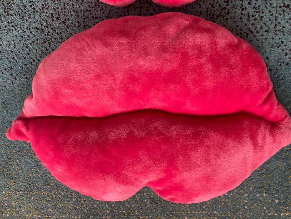 Декоративни възглавнички “ Целувка “