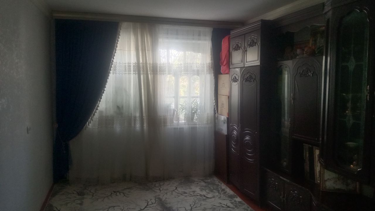 3 хонали квартира арзон нархда сотилади.