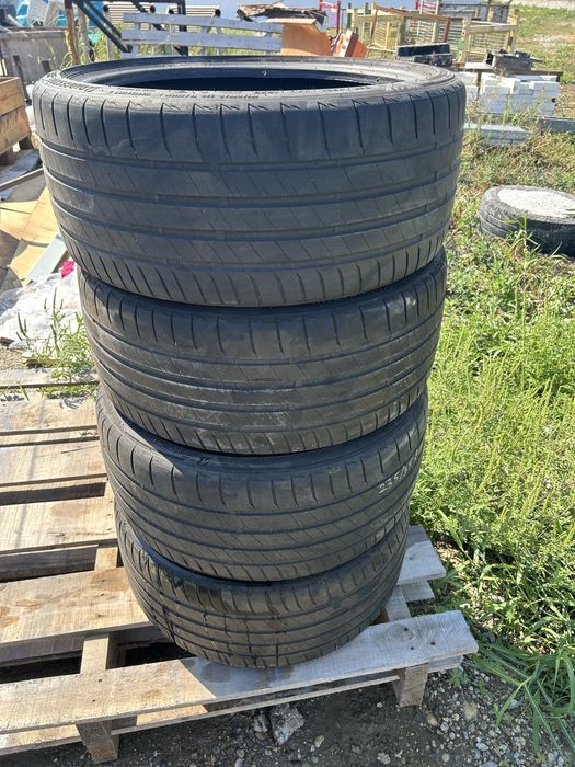 Set anvelope 235/35R19 Bridgestone