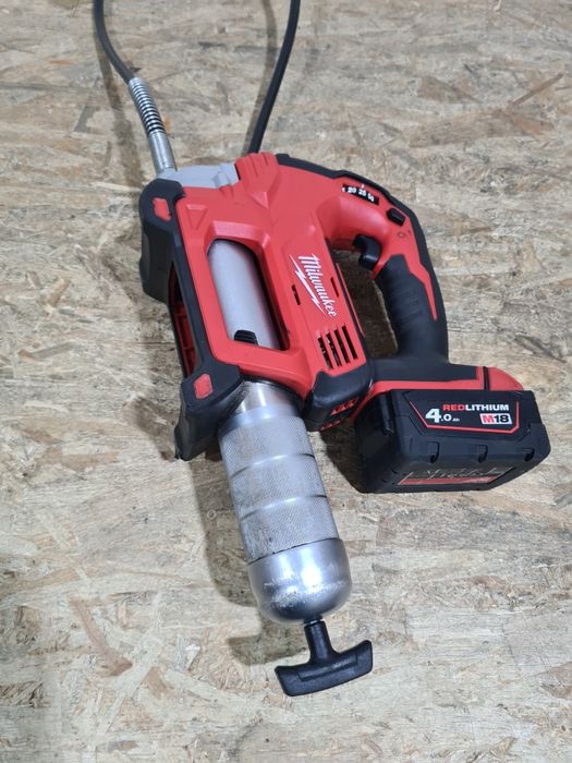 Gresor vaselina pentru utilaje agricole Milwaukee M18 GG