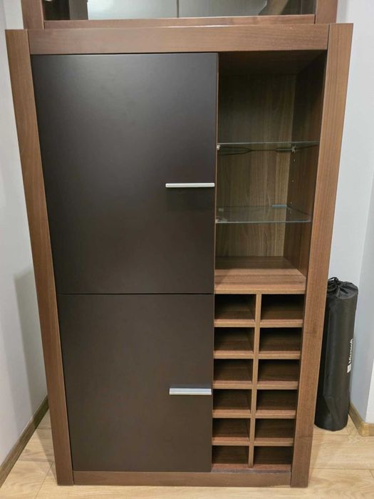 Dulap cu suport pentru sticle de vin cu lumini incorporate