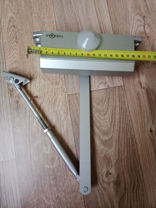 Продам доводчик для дверей и колеса