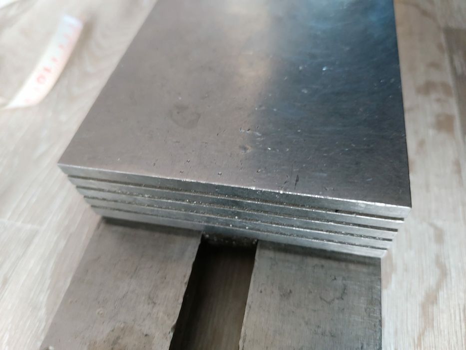 Продаю.   тиски.