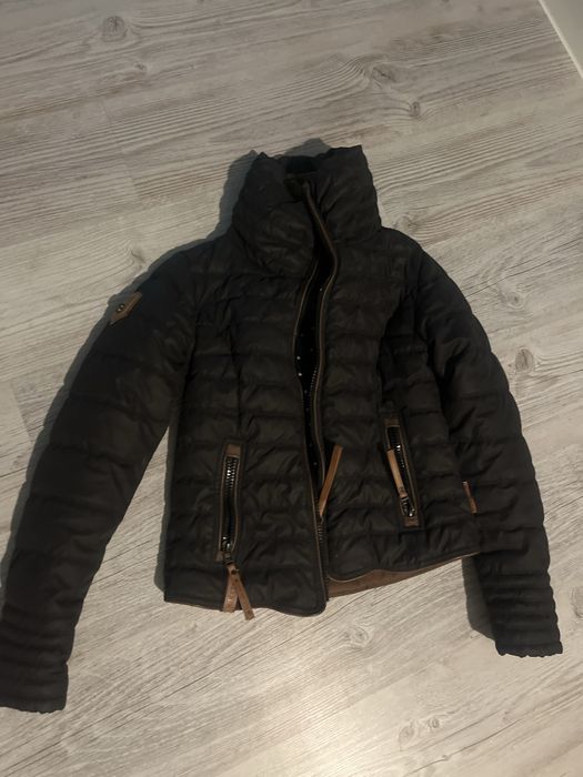 Продам куртку на девочек