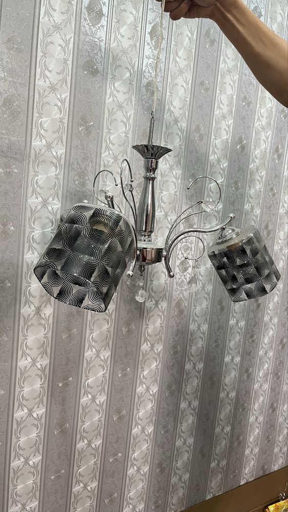 продам люстру срочно