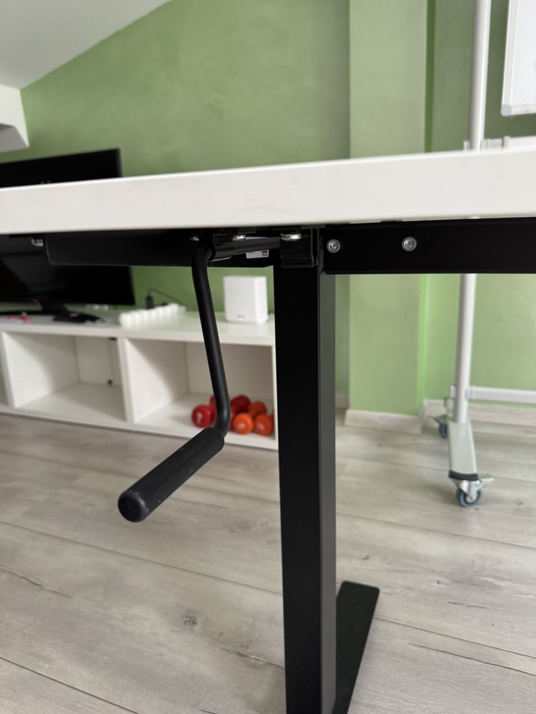 birou cu inaltime reglabila ikea