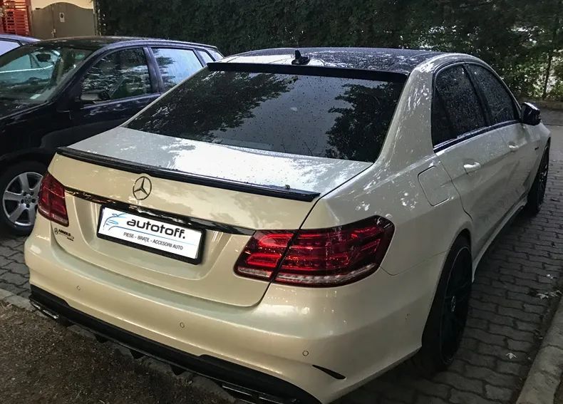 Eleron portbagaj Mercedes W212 E-Class (09-16) AMG Design negru lucios