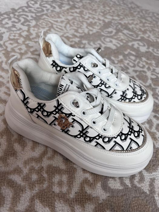 Кроссовка детская