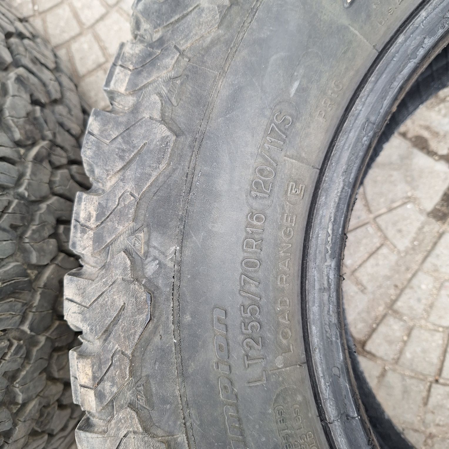 Гуми BFGOODRICH 255 70 16 два броя само