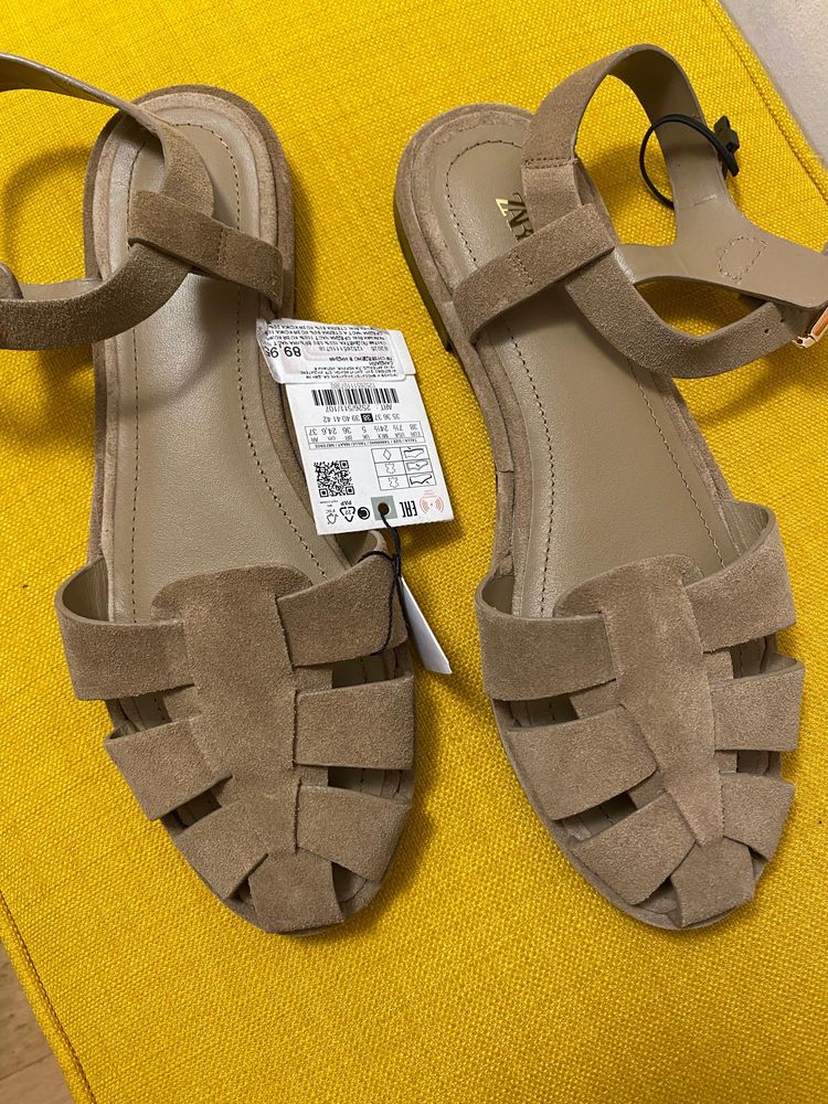 Велурени сандали Zara