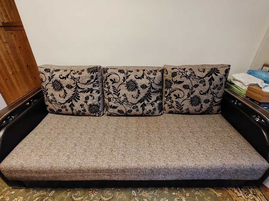 Vând canapea extensibilă