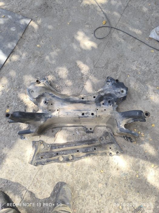 TOYOTA RAV4 40 кузов передняя балка