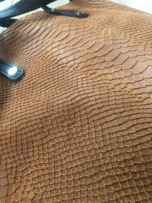 Велурена чанта - Made in Italy