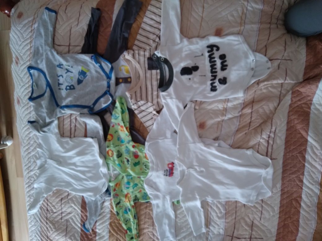 Бебешки дрехи, който вече са малки на синът ми