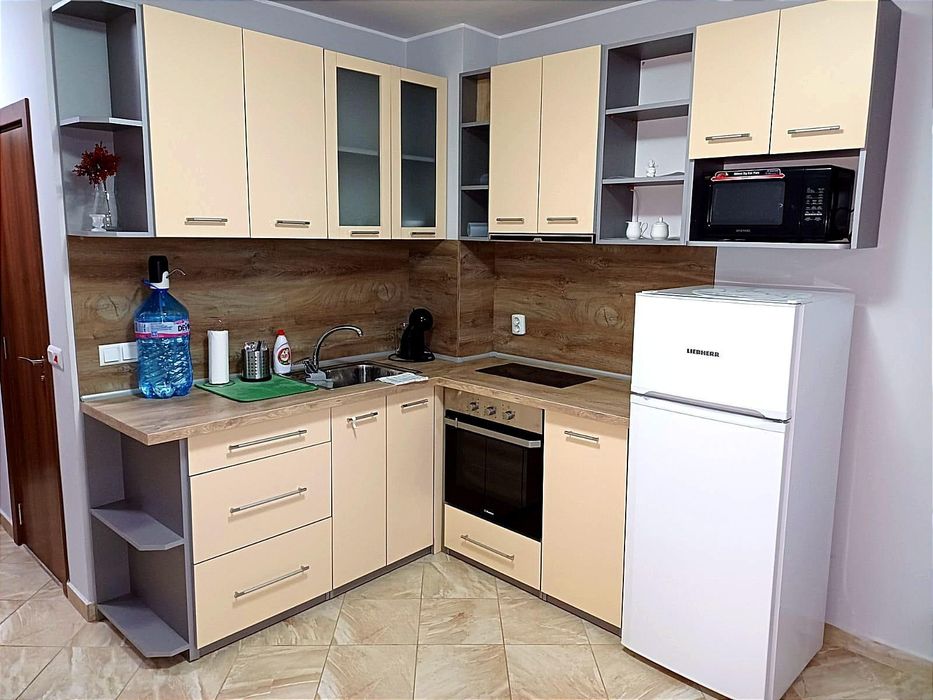 Дава се под наем Едностаен апартамент в Варна, Бриз - 35 кв.м за 400 € - Снимка #1