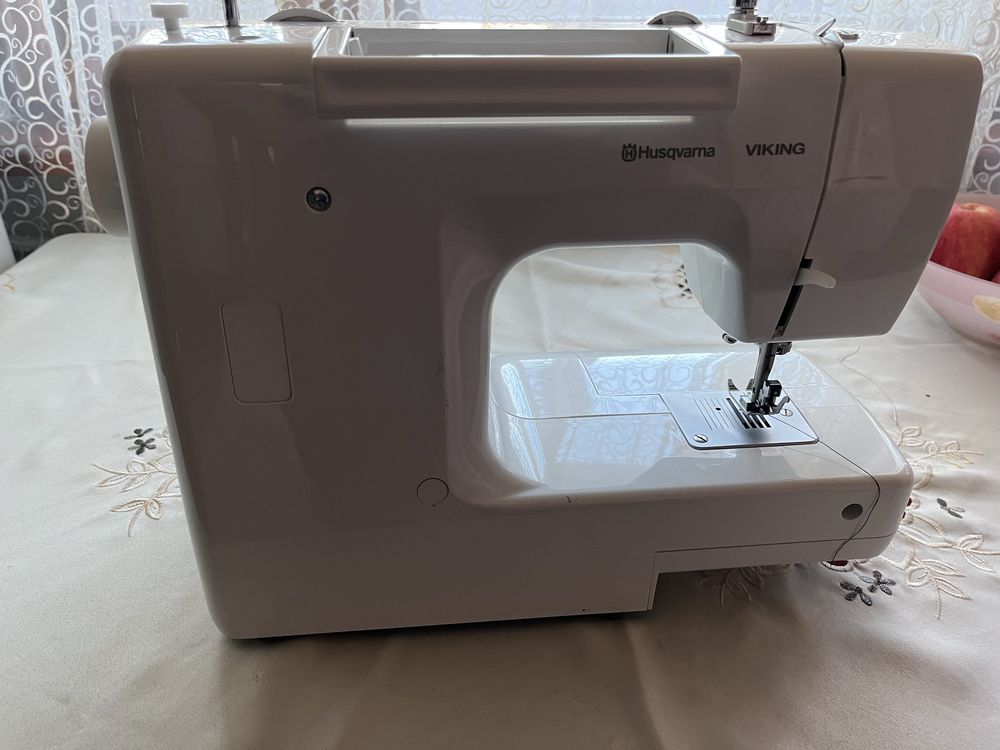 Продам швейную машинку Husqavarna Viking H|Class