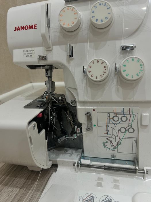 Продам швейную машинку