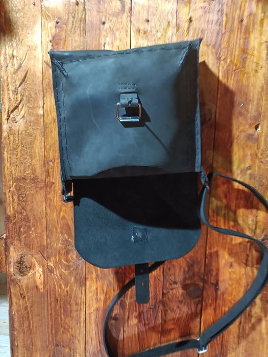 Кожена чанта за през рамо