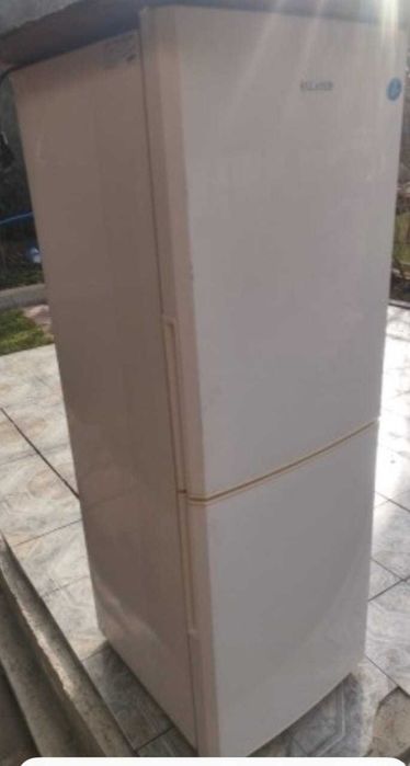 Холодильник Самсунг от мастера, простой и работоспособный.