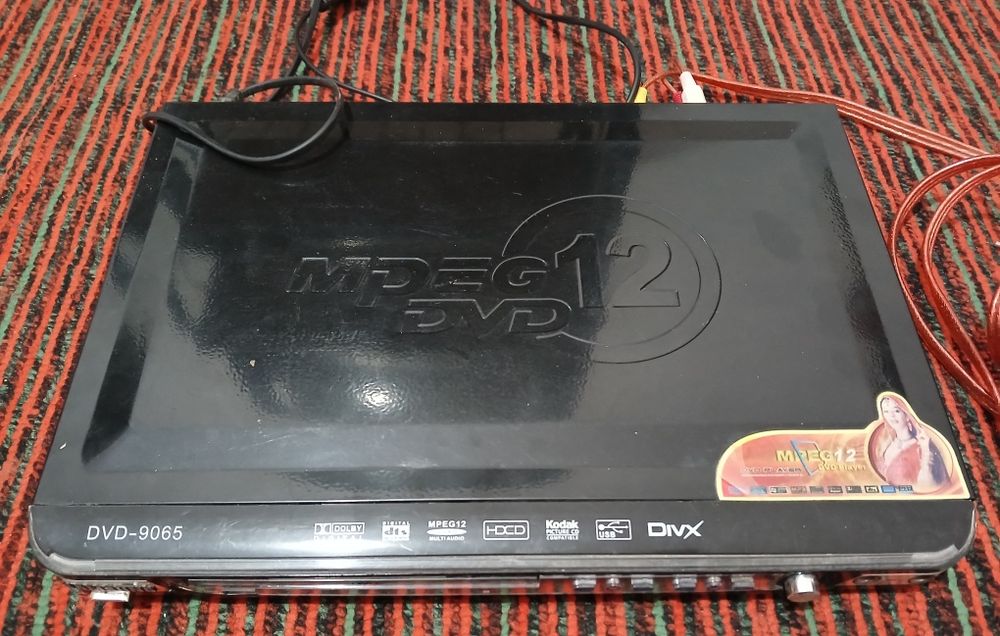 Televizor + DVD pleyer + 100 ta disk