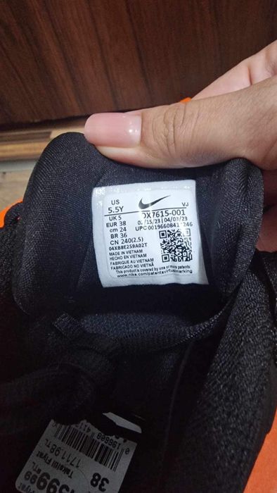 Vand adidasi Nike