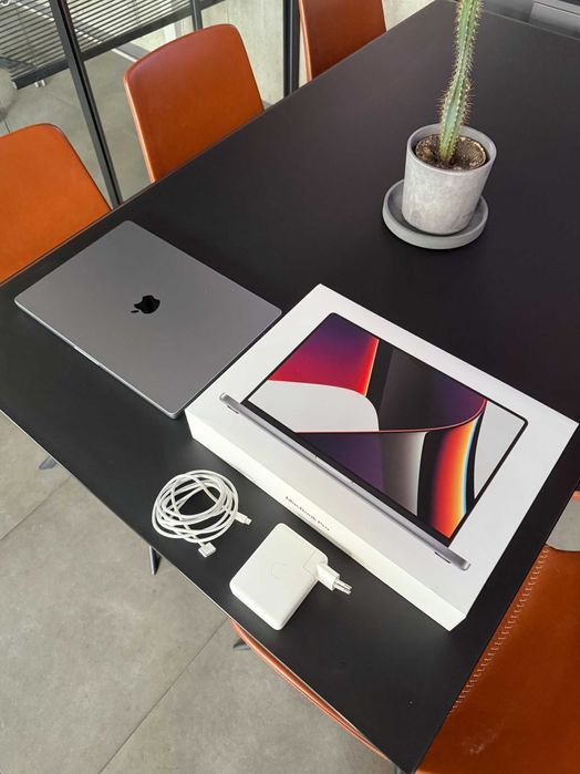 MacBook Pro M1. MAX. **SE EMITE FACTURA.  16". 32 Gb. 1 TB. Space Gray