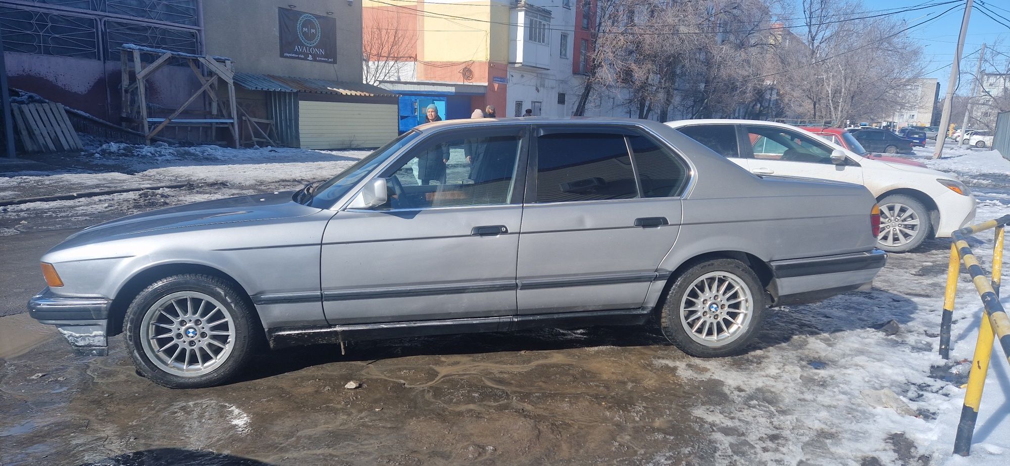 Бмв е32 после дтп, на ходу