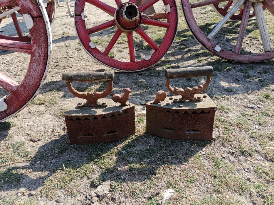 Căruță lemn roti, plug, unelte agricole