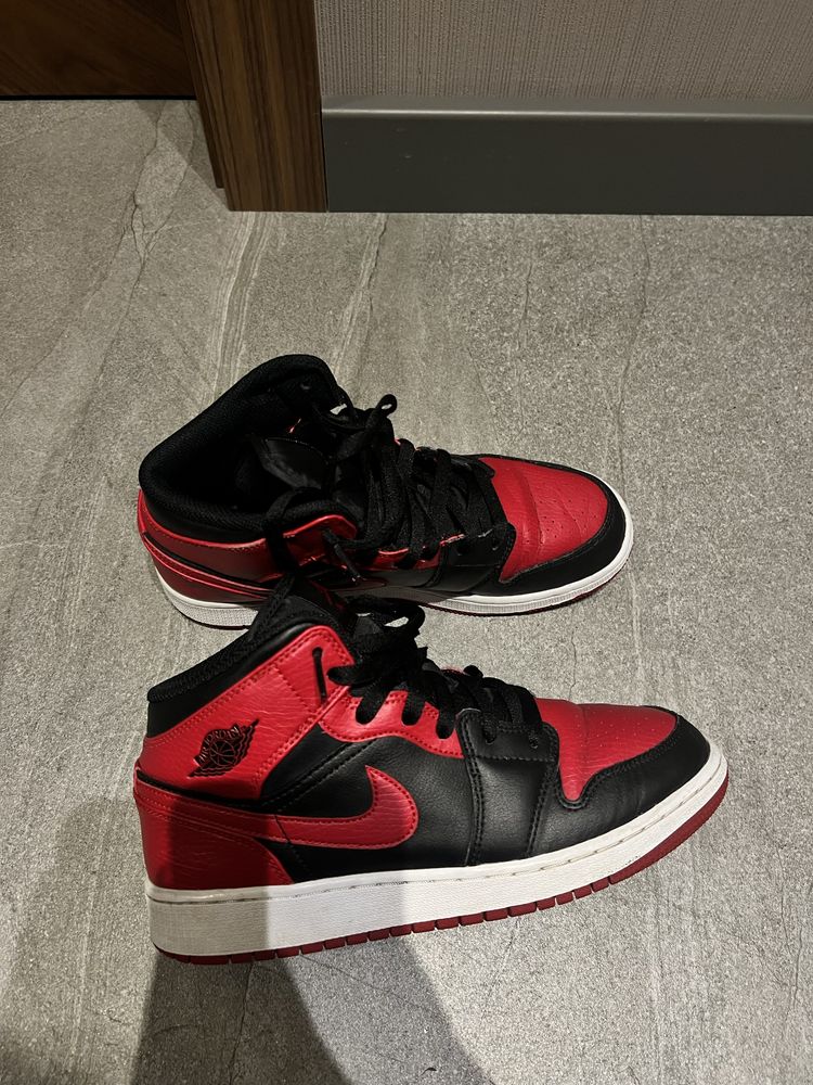 обувки nike air jordan 1 mid