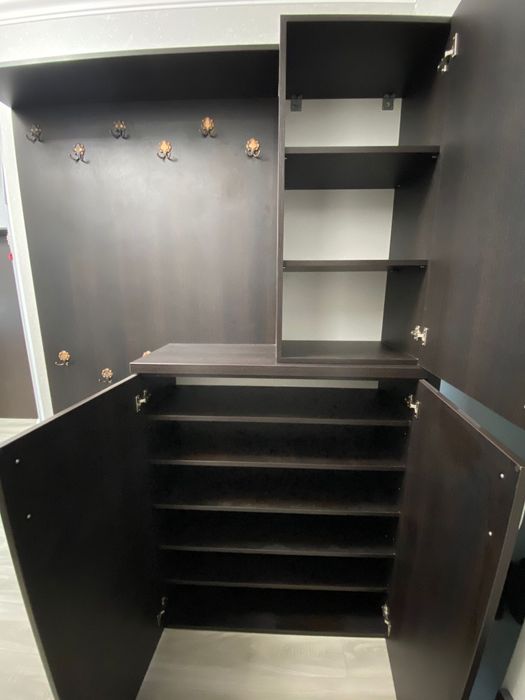 Cuier pentru haine și încălțăminte