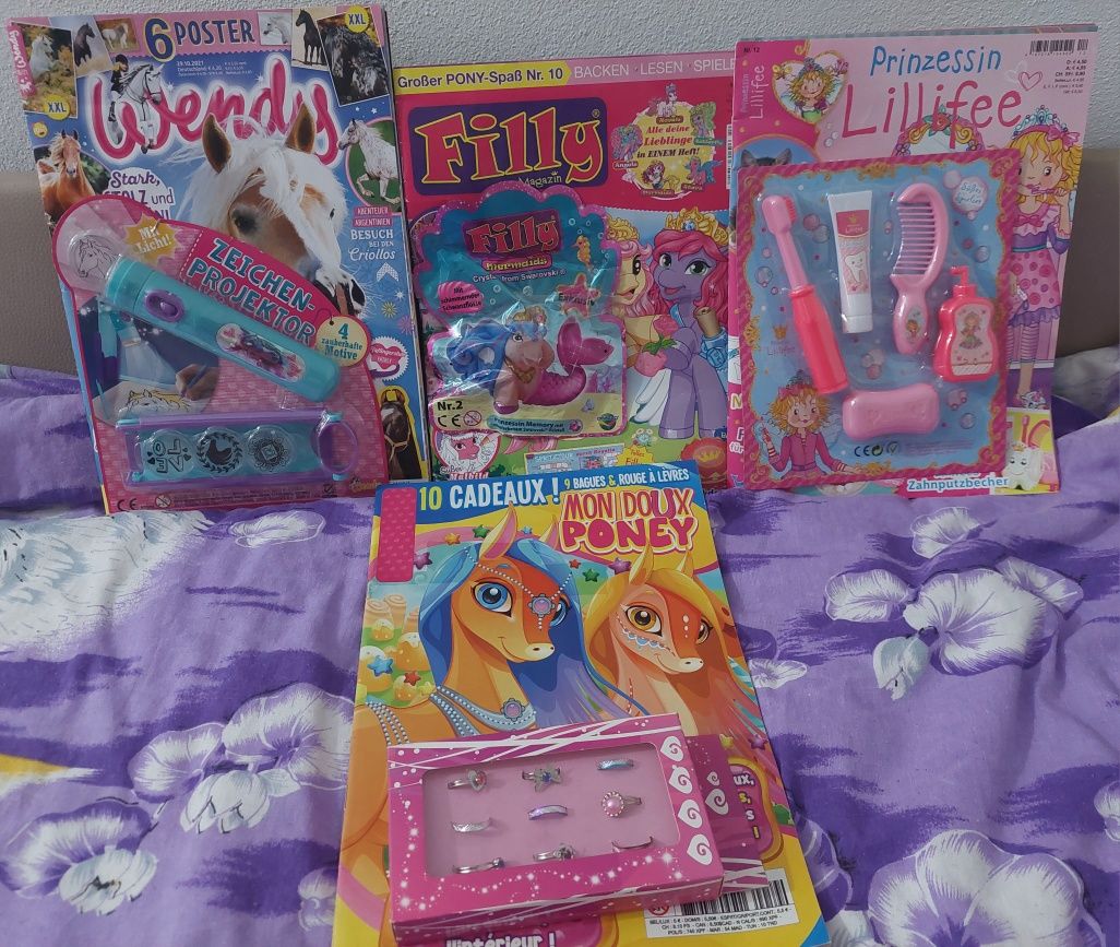 Set fete accesorii , reviste Filly , păpuși, poșetă,  jucării