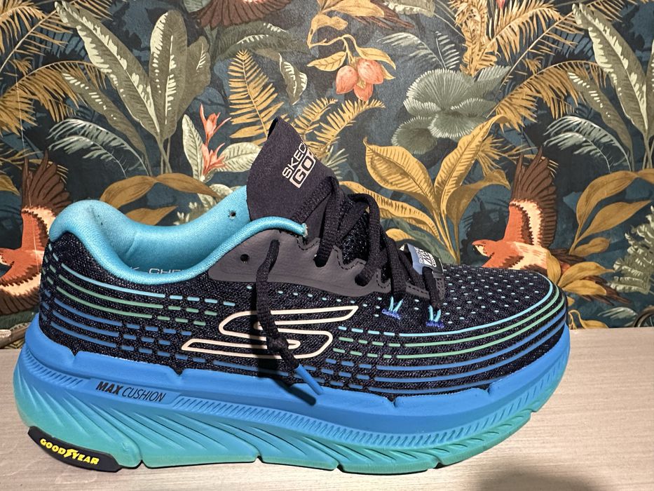 Skechers max cushion