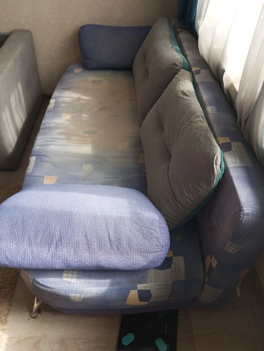 Продам диван- тахту.