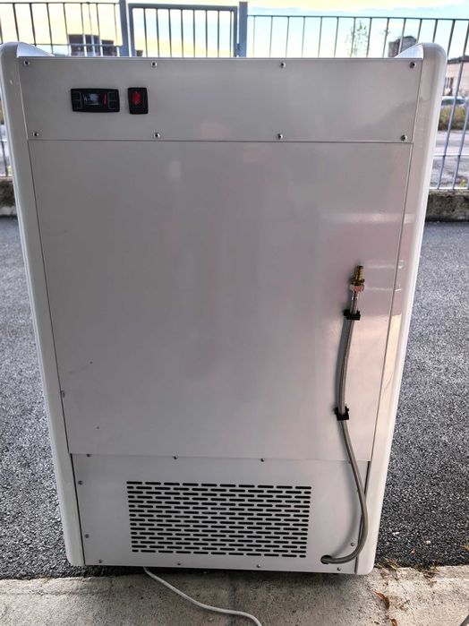 Хладилна витрина 90литра, CF-90