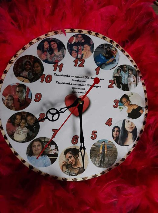 Часовници с колаж на ваши стимки и надпис по желание