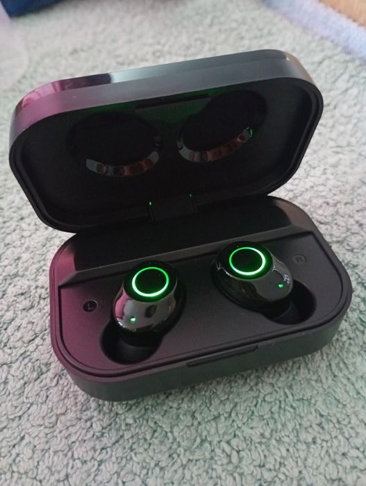 Căști wireless noi cu eticheta