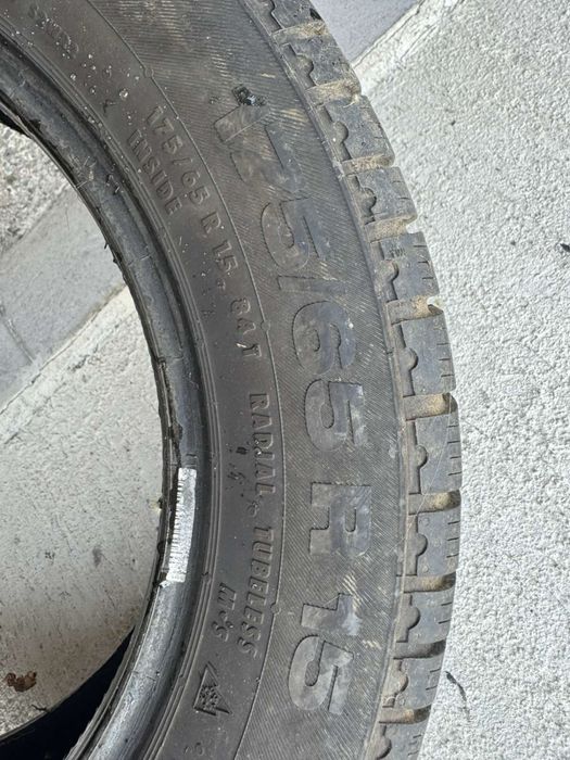 2 броя зимни гуми Continental 175/65/15