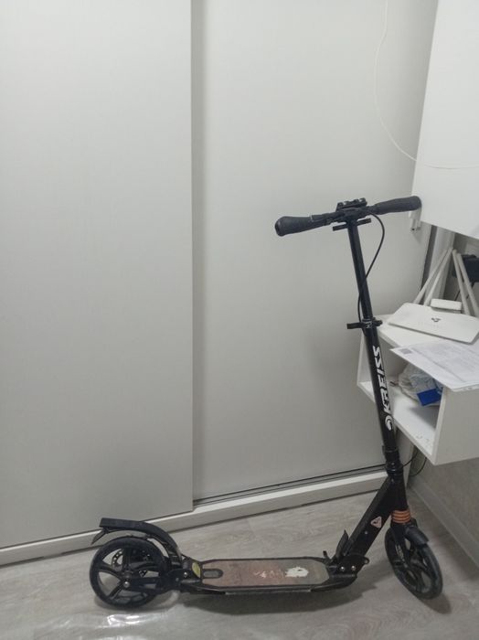 Самокат хороший все тормаза рабочийи похож на электронный