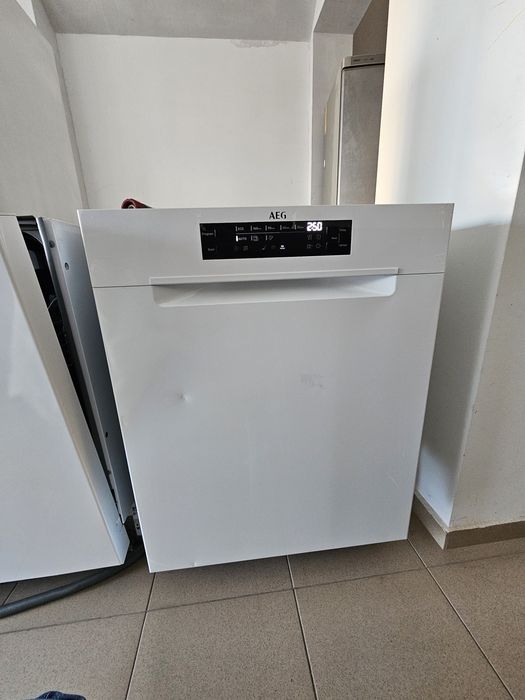 Съдомиялна за частично вграждане AEG