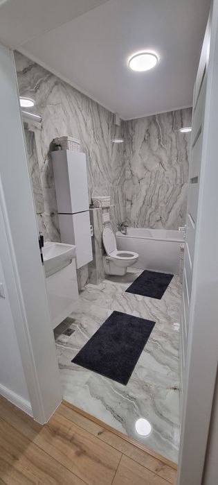 De închiriat apartament cu 2 camere la Shopping city cu loc de parcare