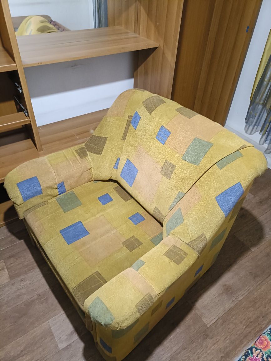 Продаю диван и кресло,  б/у. Диван 180 см ., кресло 100 см.