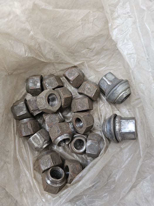 Set 4 anvelope iarnă Ford 205/55 R16 pe jante tablă + prezoane