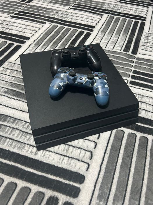Vând Ps4 Pro, 1T