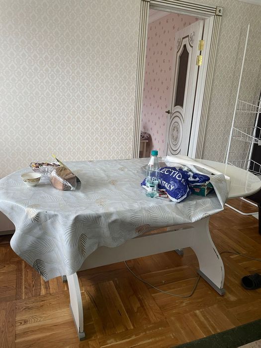 Стол для кухни белый