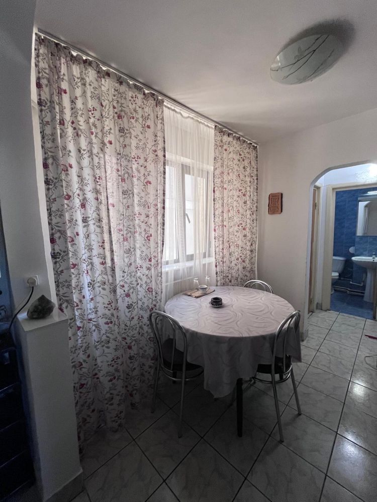 Inchiriez apartament 3 camere