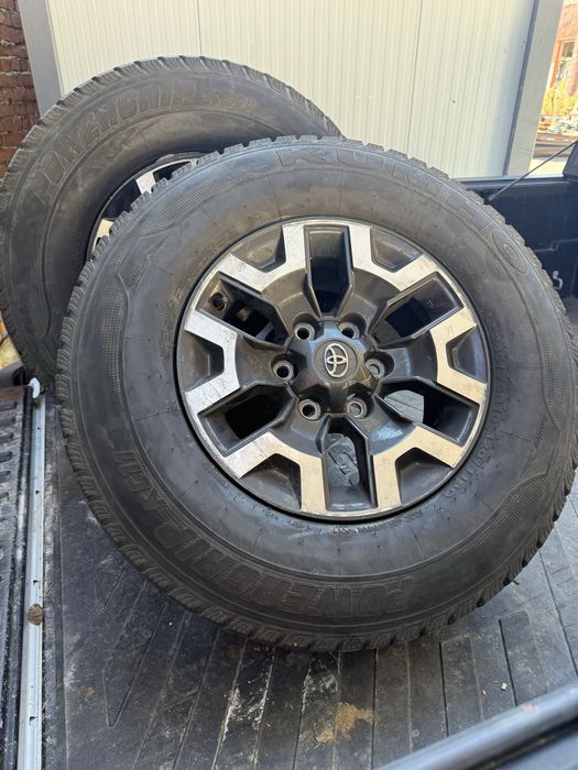 Тойота продавам два комплекта  джанти от Тойота Такома 17 и 16 цола