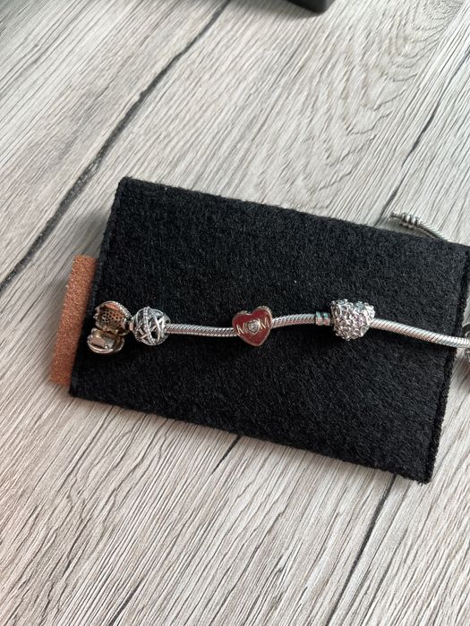 Гривна Pandora с 5 талисманчета