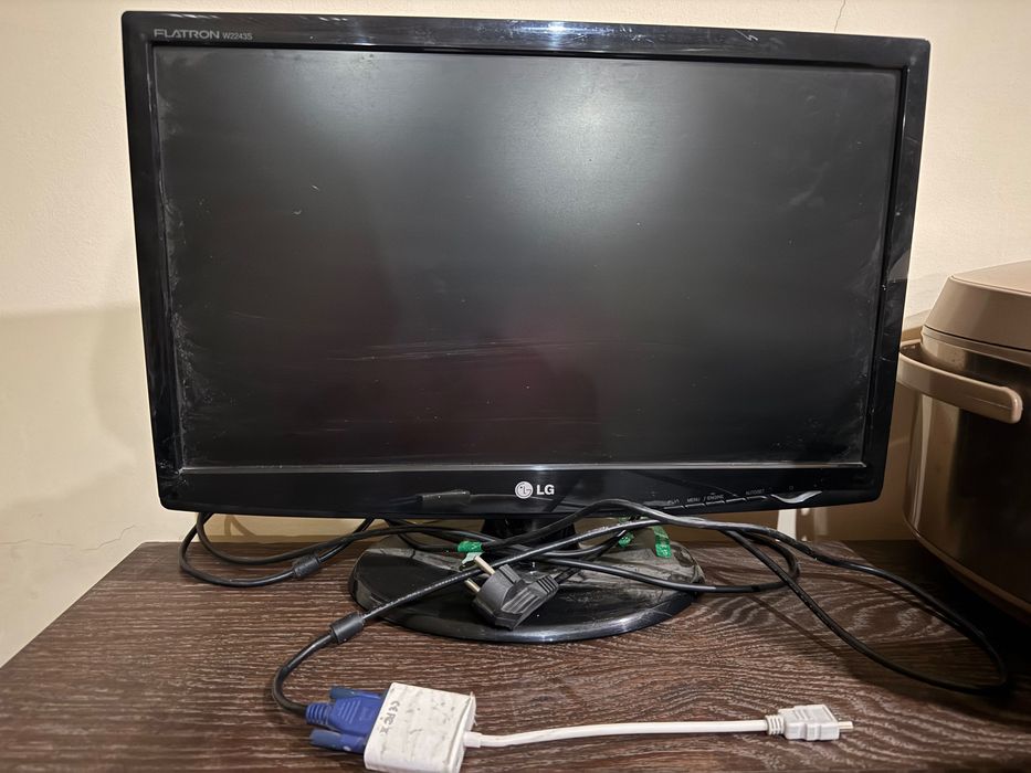 Монитор экран работает отлично