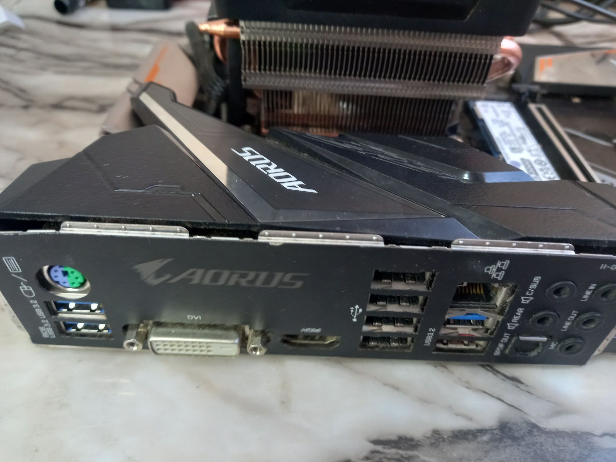 Дъно Gigabyte A520 AORUS + AMD Ryzen 7 3700x +16gb ddr4+1Tb ssd AM4